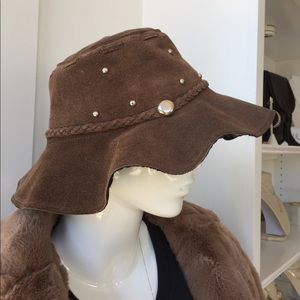Hat brown leather
